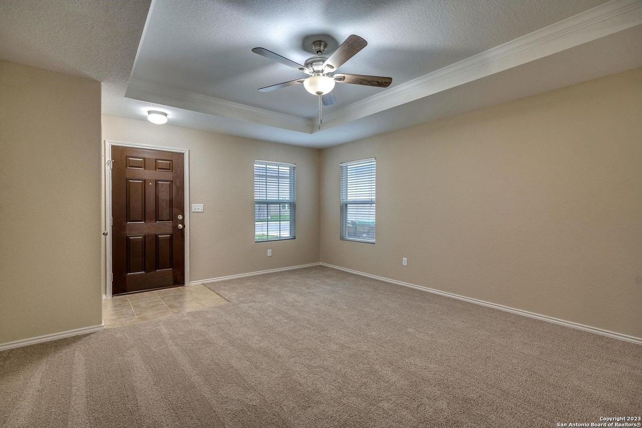 10527 Noble Cyn - Photo 5 of 25