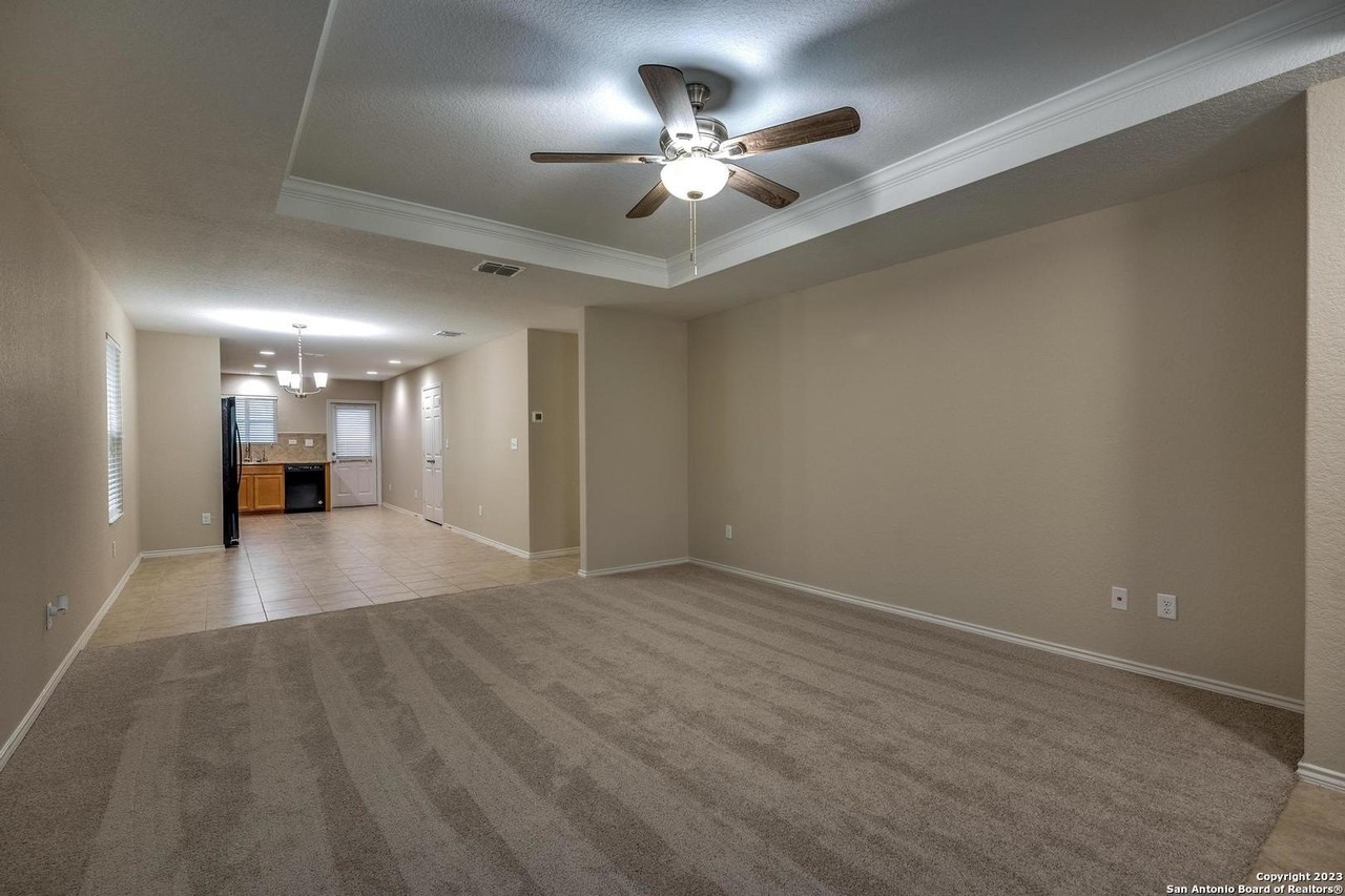 10527 Noble Cyn - Photo 6 of 25