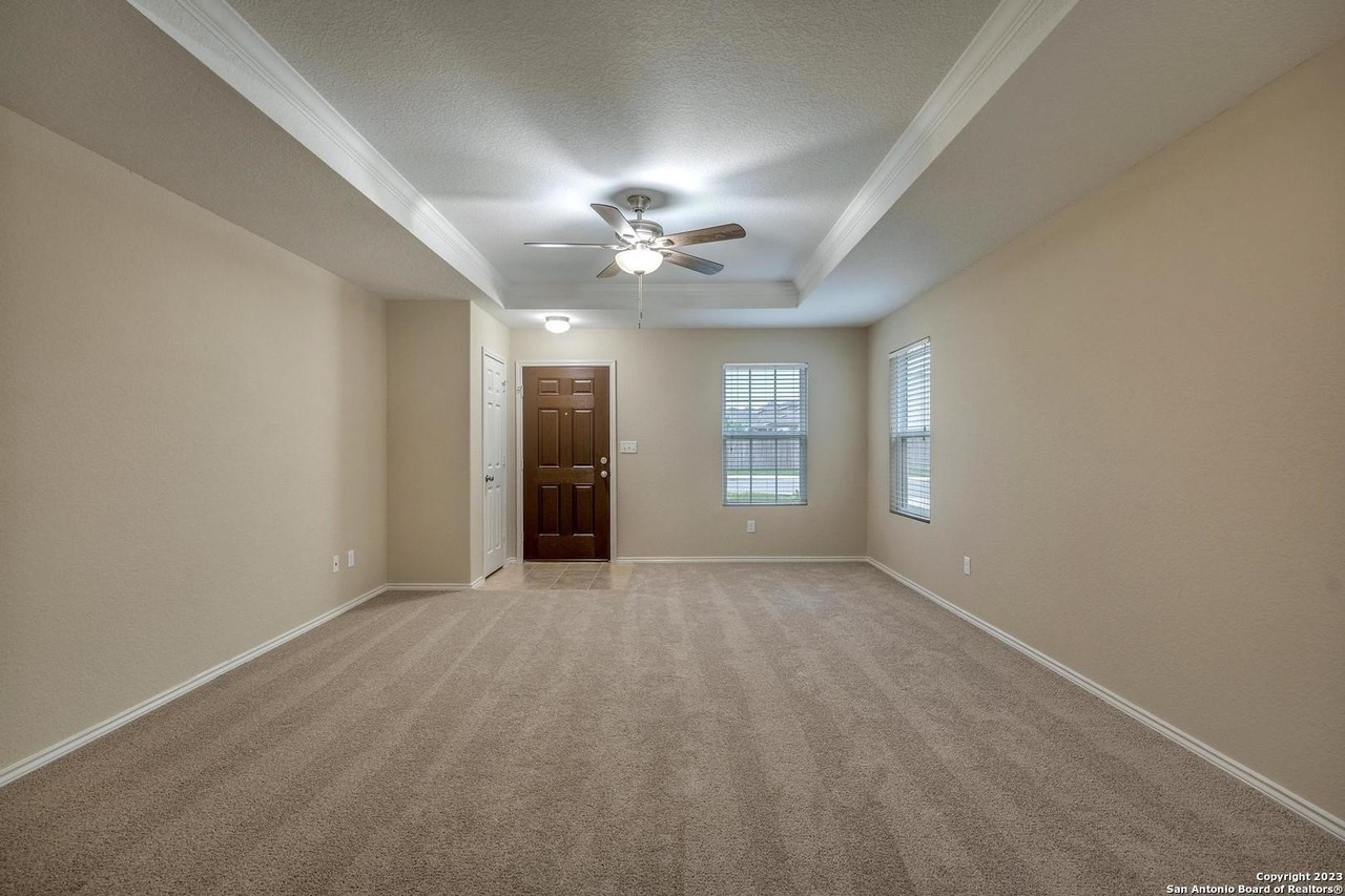 10527 Noble Cyn - Photo 7 of 25