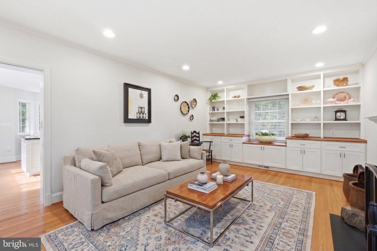 2606 Northampton St Nw - Photo 4 of 28