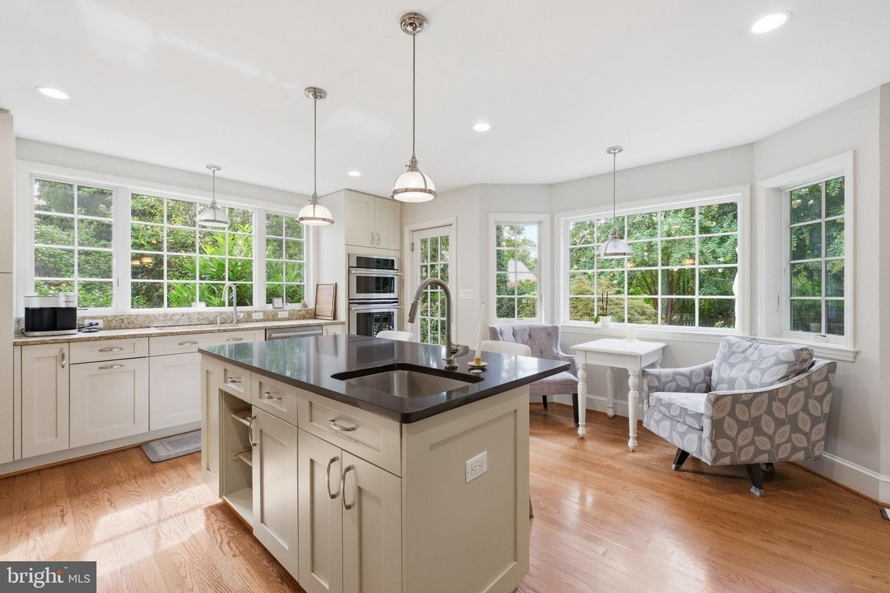 2606 Northampton St Nw - Photo 6 of 28