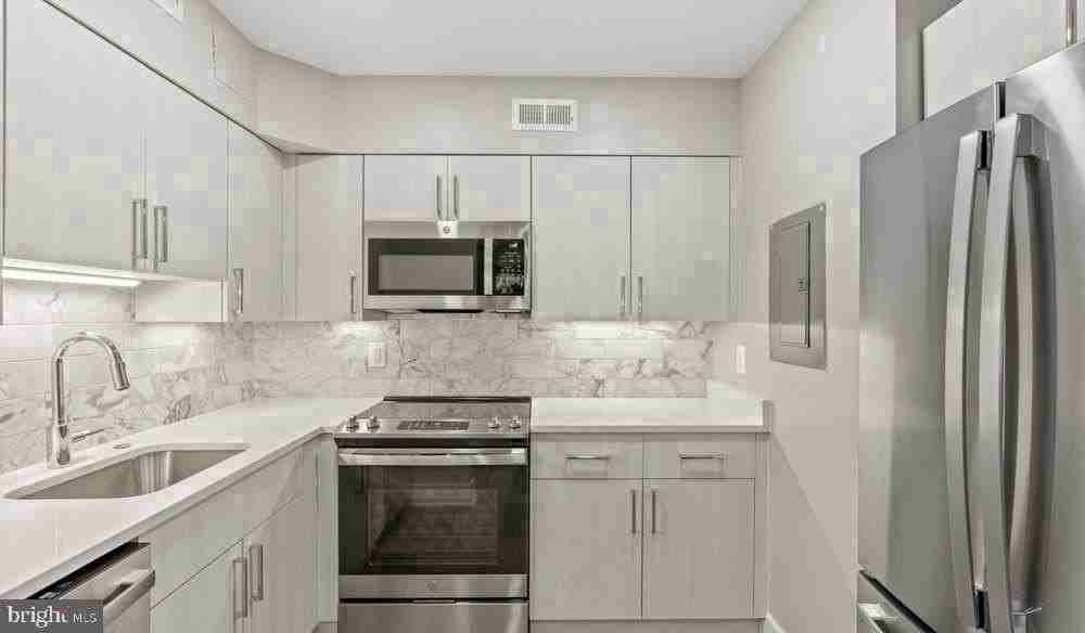 3401 38th St Nw - Photo 2 of 20