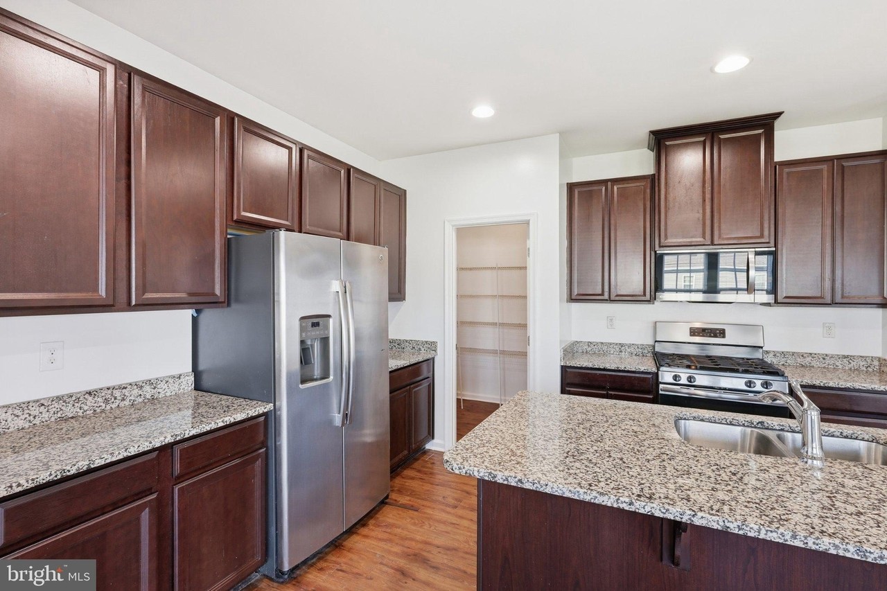 30647 Nautical Ct - Photo 3 of 50