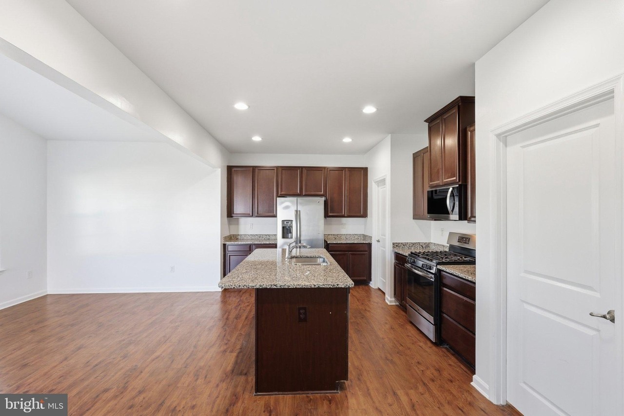 30647 Nautical Ct - Photo 4 of 50