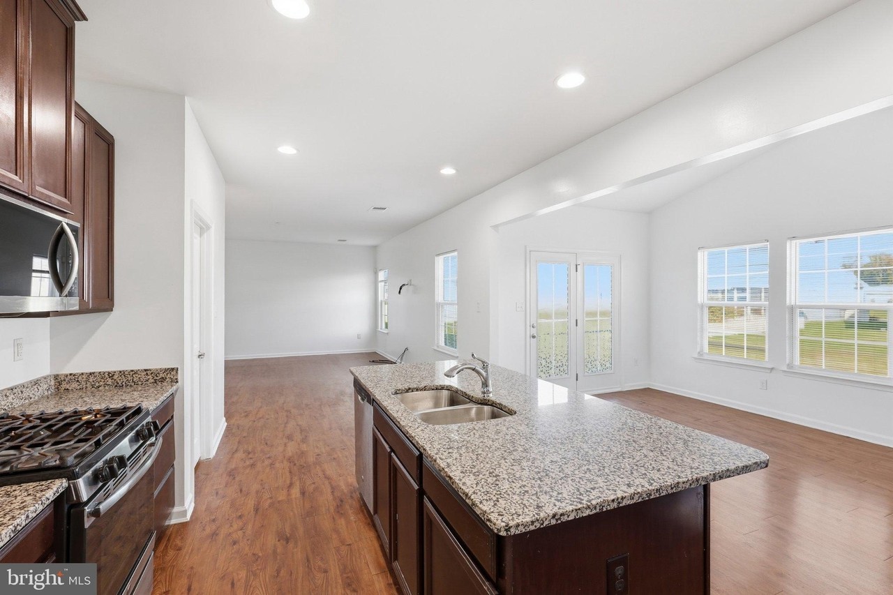 30647 Nautical Ct - Photo 5 of 50