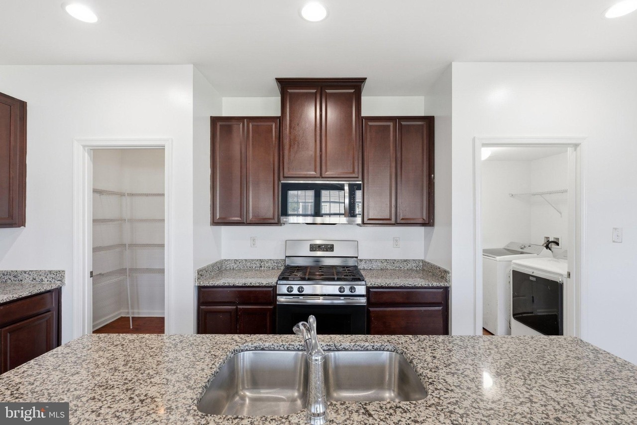 30647 Nautical Ct - Photo 7 of 50