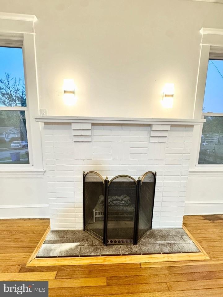 2117 Lorraine Ave - Photo 4 of 19