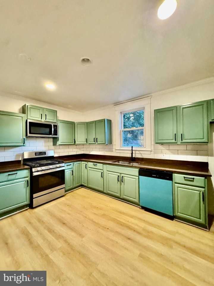 2117 Lorraine Ave - Photo 6 of 19