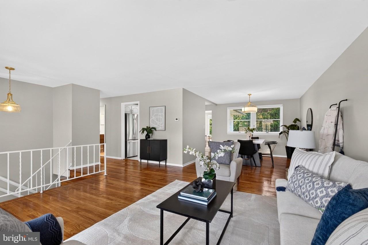 2112 Folkstone Rd - Photo 4 of 25
