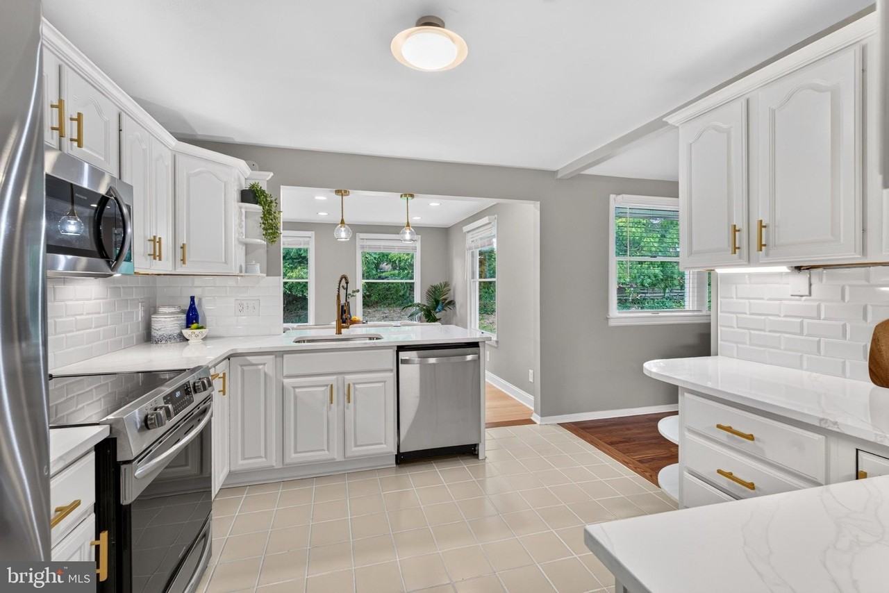 2112 Folkstone Rd - Photo 7 of 25