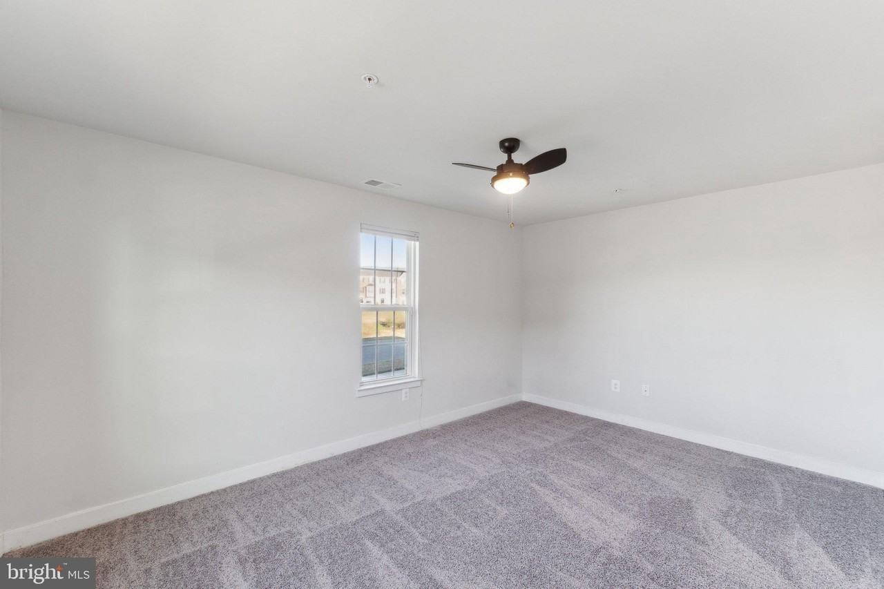 4719 Vona Ln - Photo 5 of 32