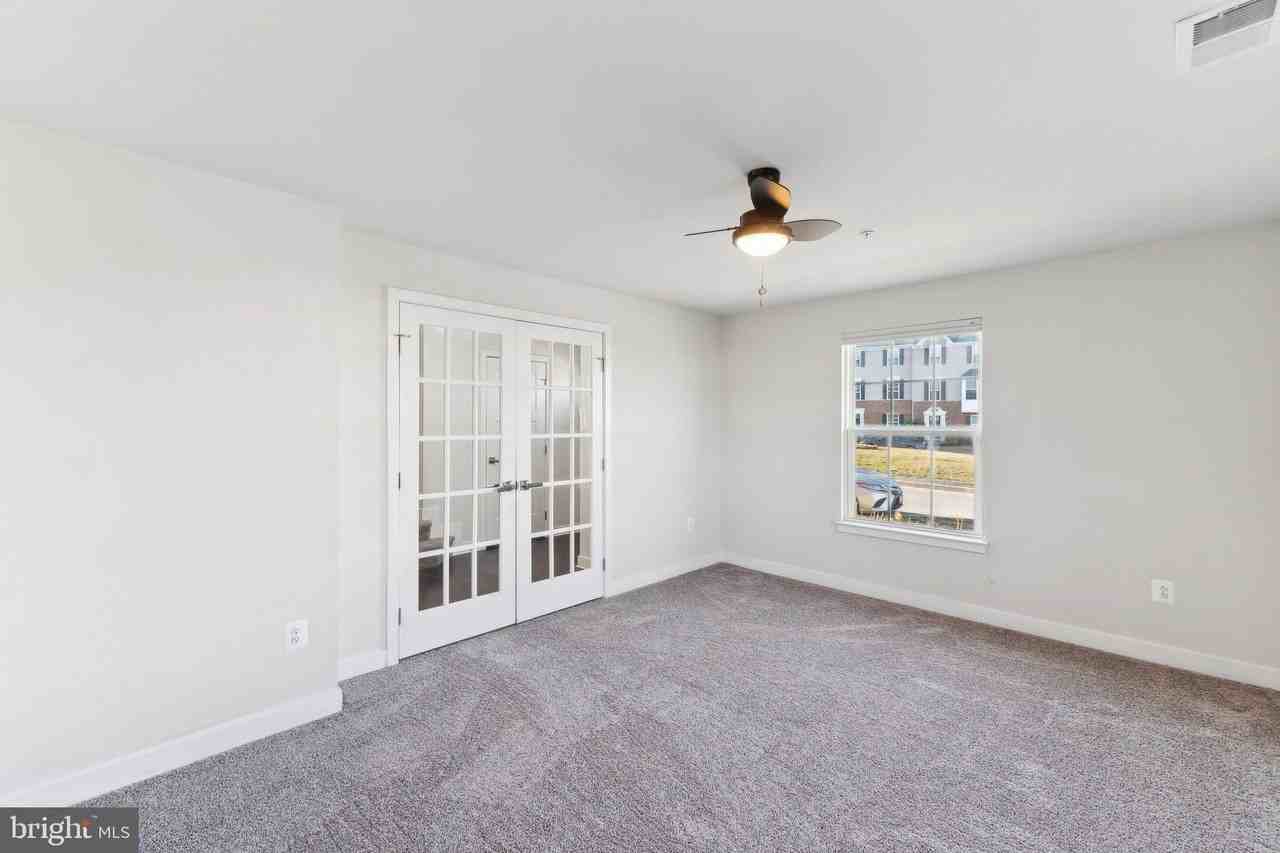 4719 Vona Ln - Photo 6 of 32