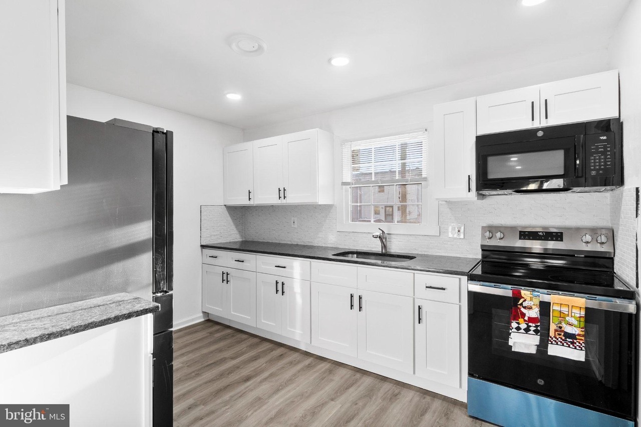 2409 Bloomsdale Rd - Photo 2 of 20