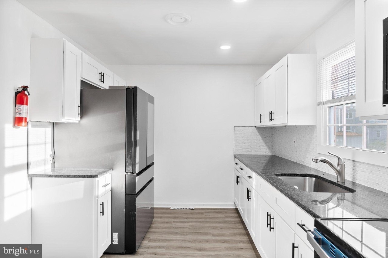 2409 Bloomsdale Rd - Photo 3 of 20