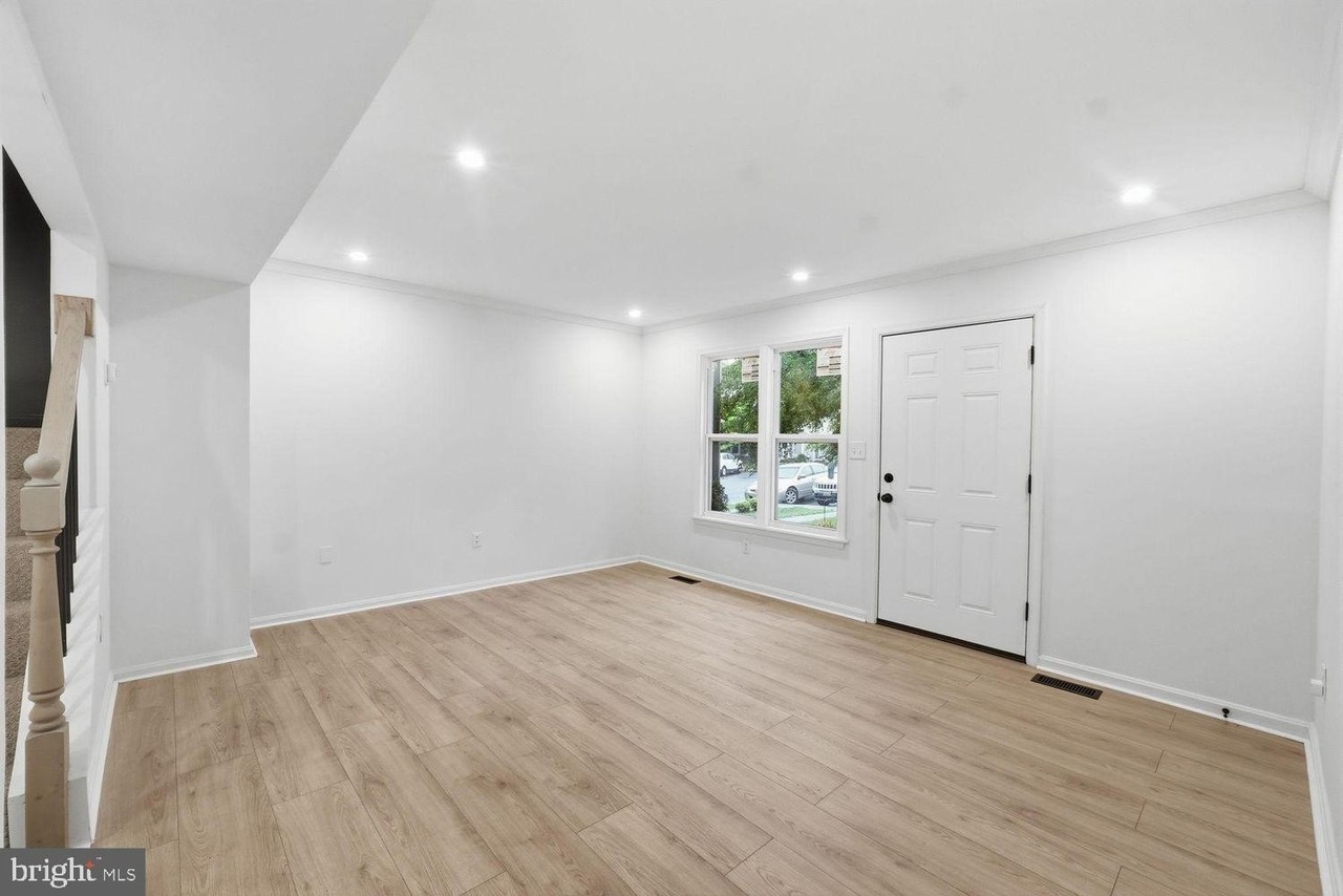 15387 Gatehouse Ter - Photo 3 of 31