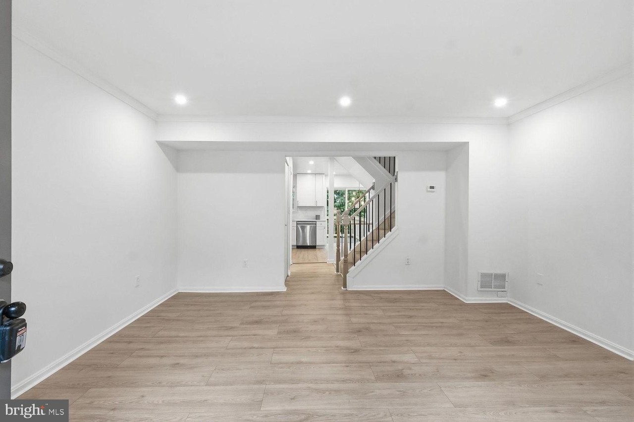 15387 Gatehouse Ter - Photo 4 of 31