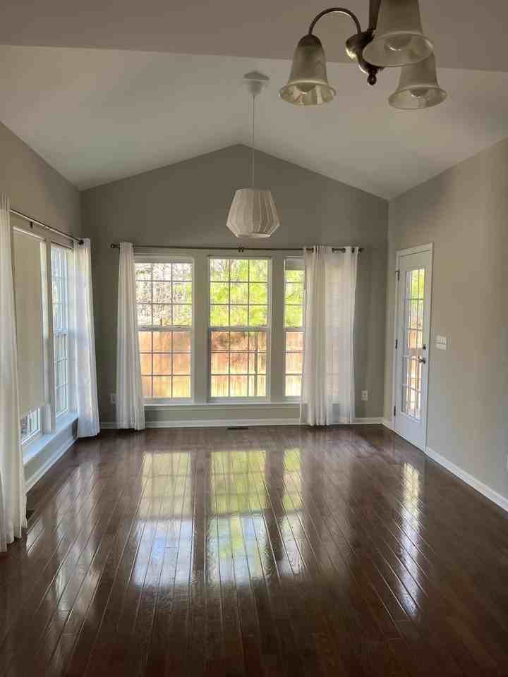225 Mabley Pl - Photo 6 of 39