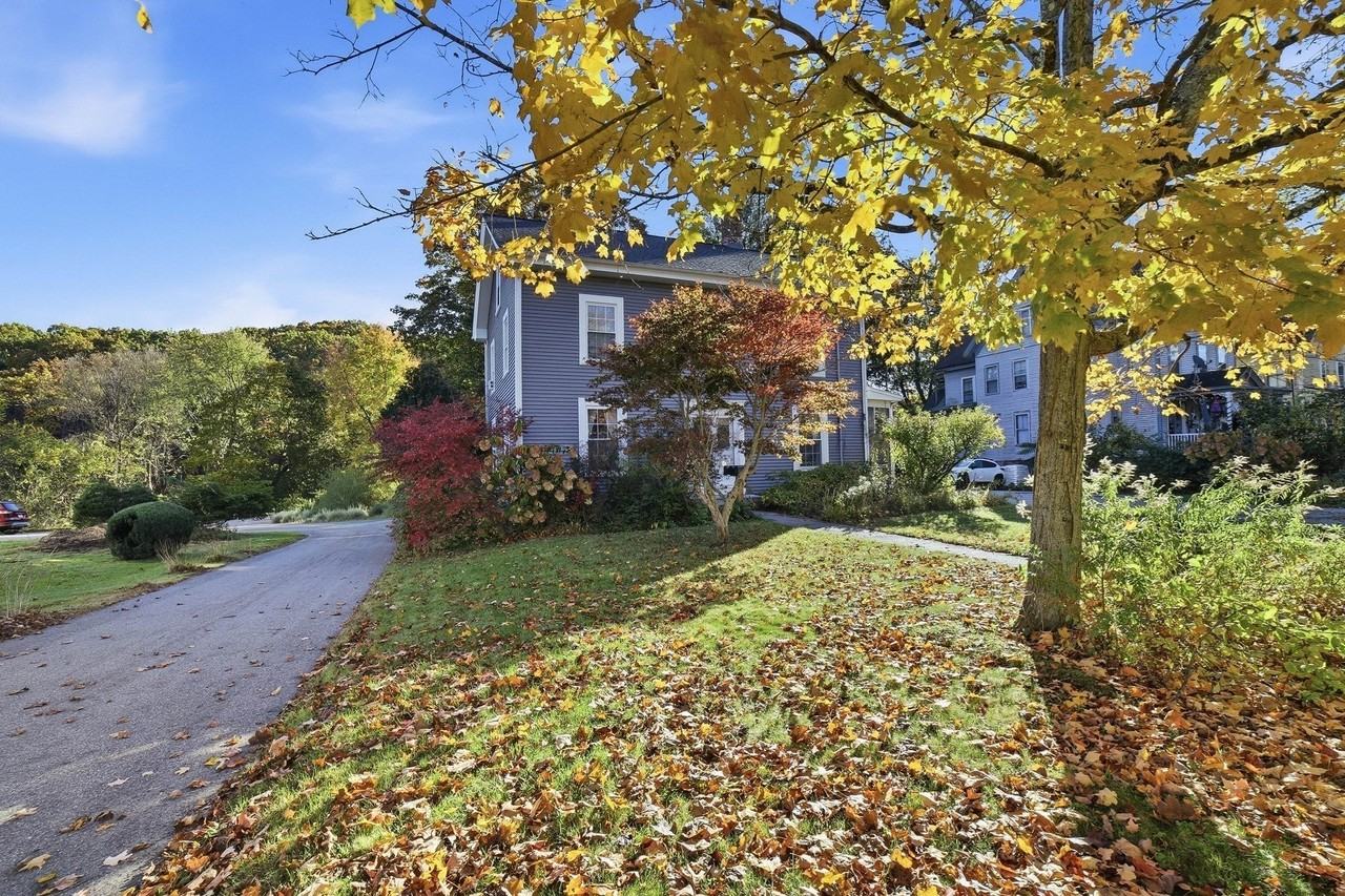 28 Pleasant St - Photo 2 of 18