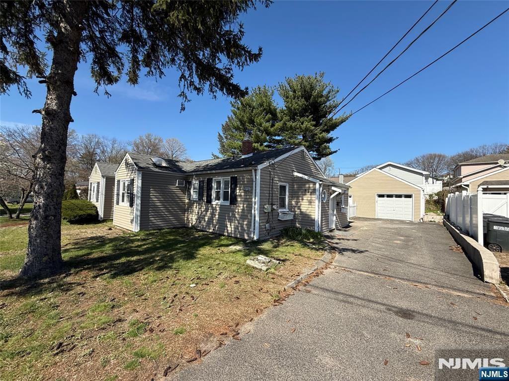 627 Mola Blvd