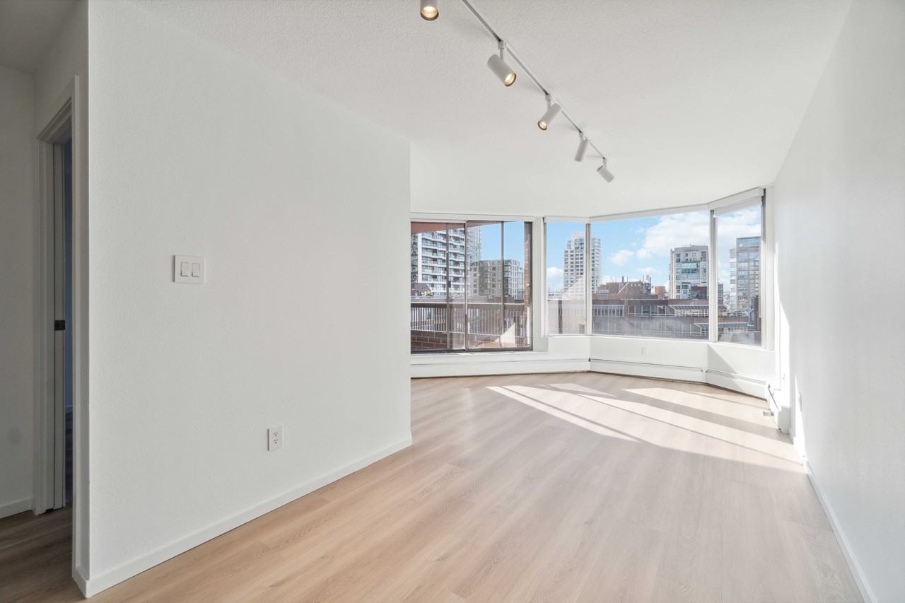 950 Drake Street #811 - Photo 3 of 18