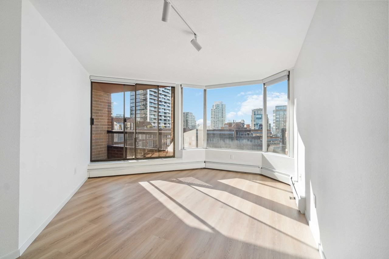 950 Drake Street #811 - Photo 7 of 18