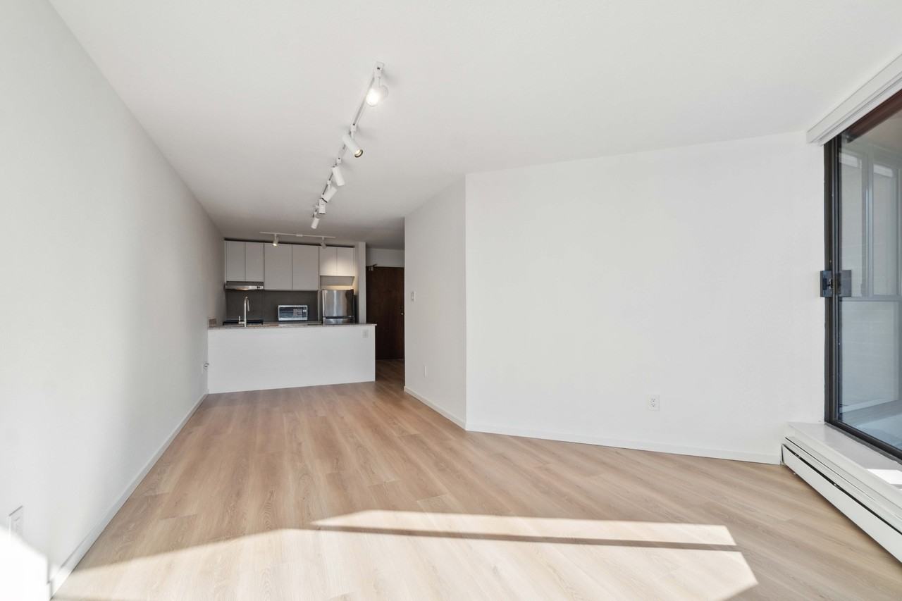 950 Drake Street #811 - Photo 6 of 18