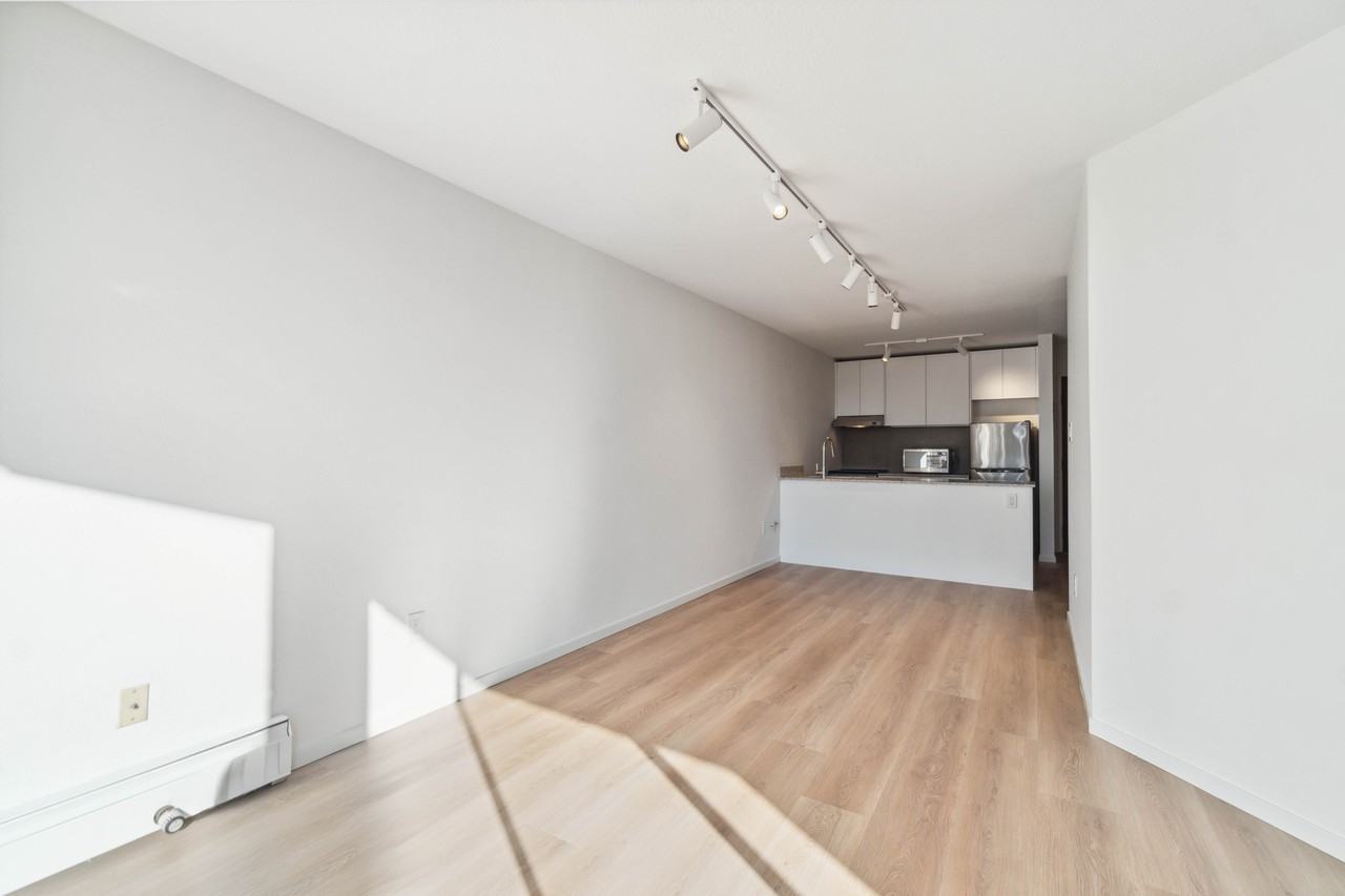 950 Drake Street #811 - Photo 5 of 18