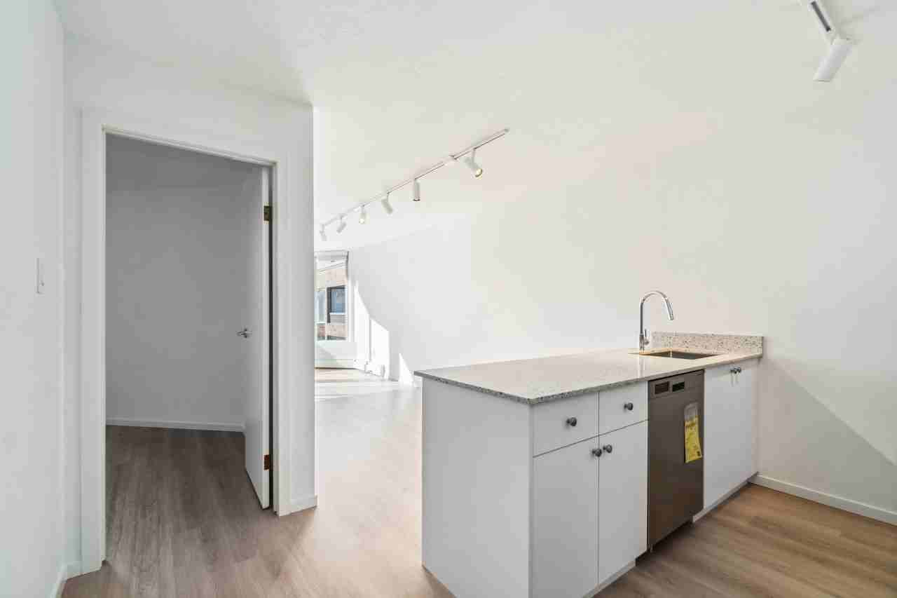 950 Drake Street #811 - Photo 2 of 18