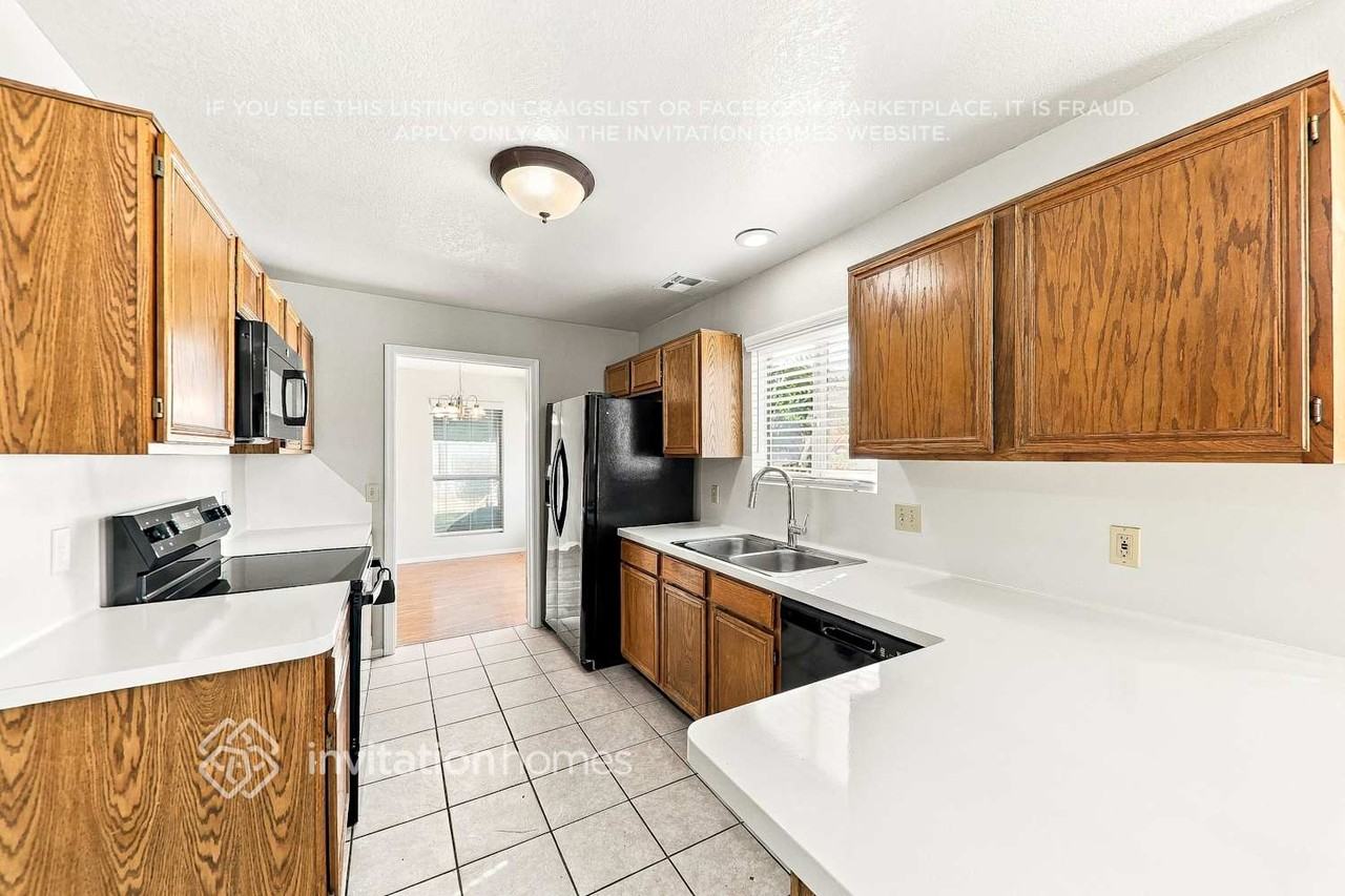 405 E Piute Ave - Photo 6 of 17