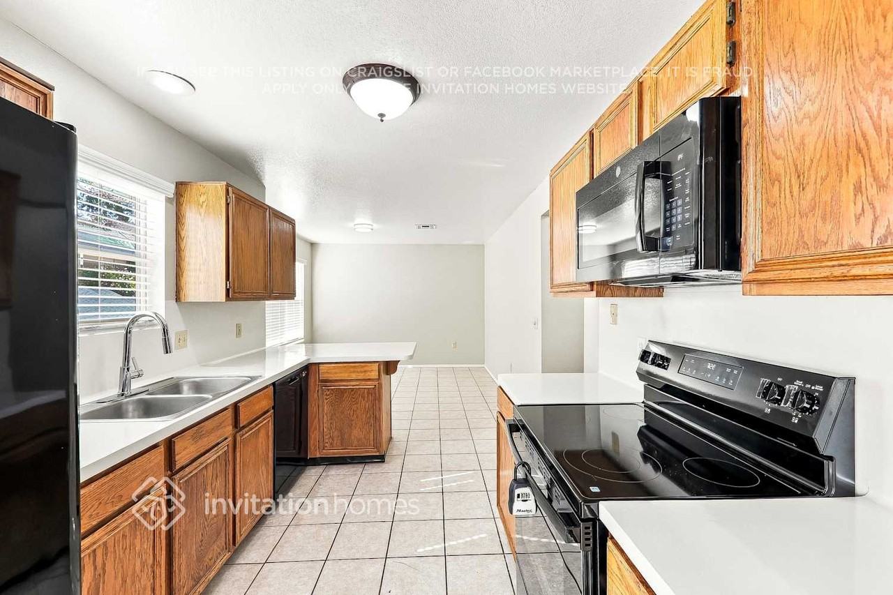 405 E Piute Ave - Photo 7 of 17