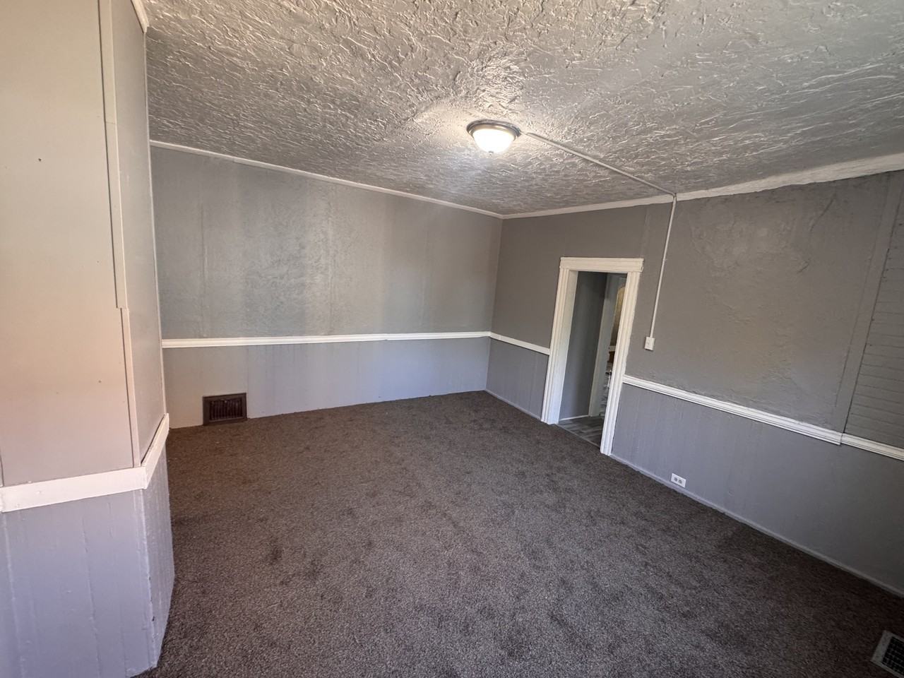 10810 Shale Avenue - Photo 2 of 8