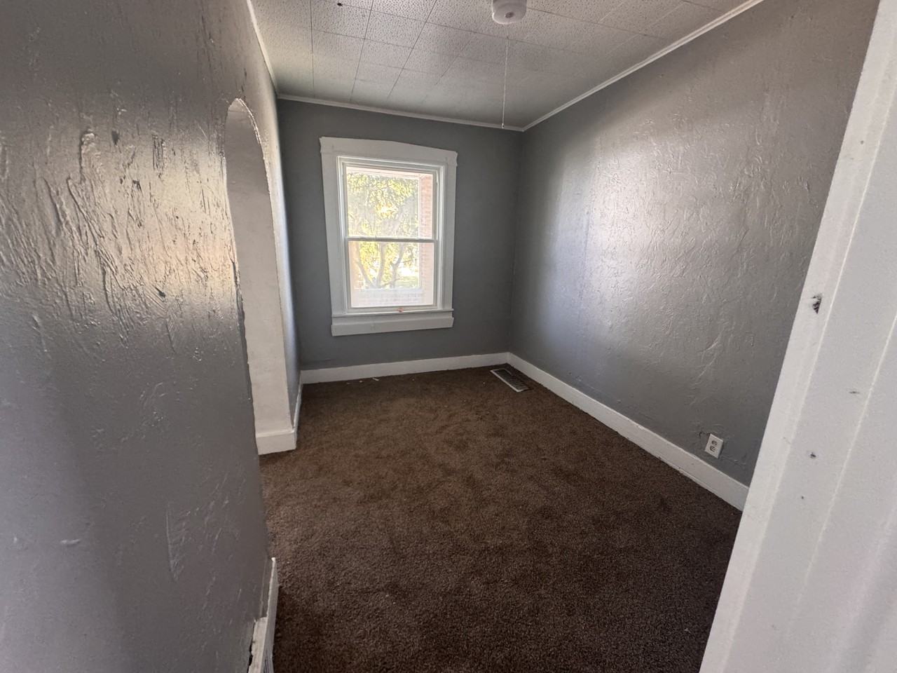 10810 Shale Avenue - Photo 4 of 8