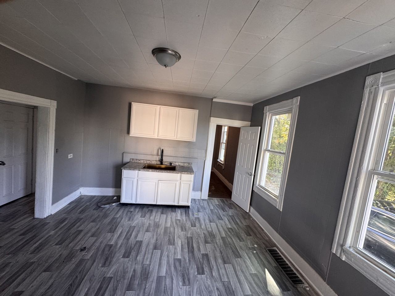 10810 Shale Avenue - Photo 7 of 8
