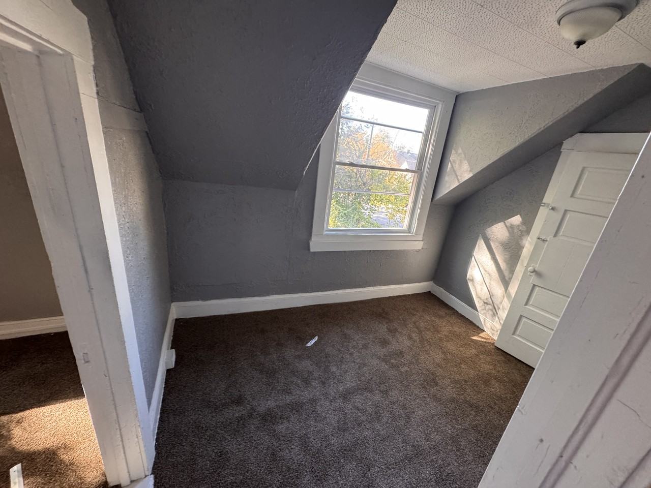 10810 Shale Avenue - Photo 3 of 8
