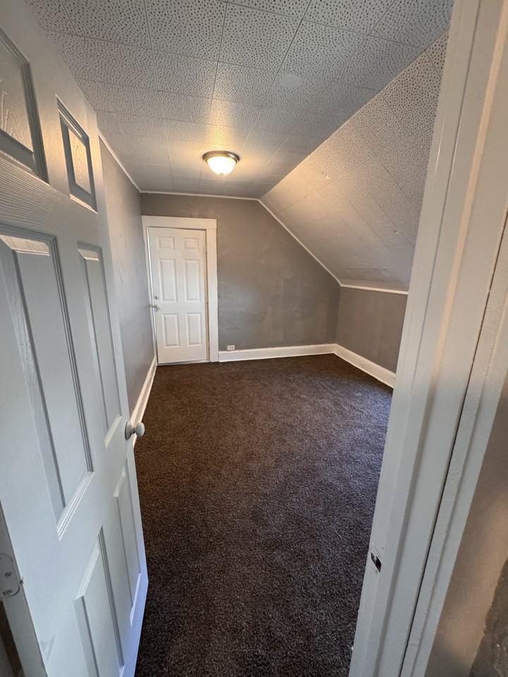 10810 Shale Avenue - Photo 2 of 8
