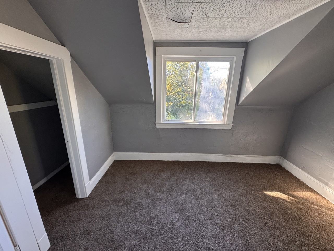10810 Shale Avenue - Photo 5 of 8