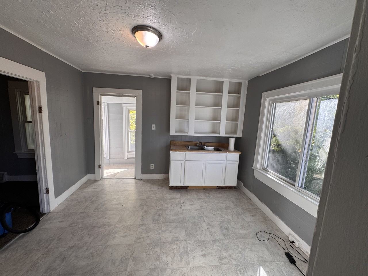 10810 Shale Avenue - Photo 6 of 8