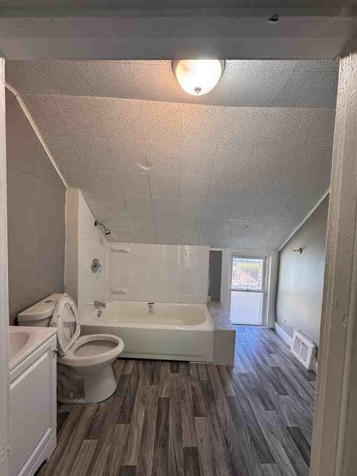 10810 Shale Avenue - Photo 7 of 8
