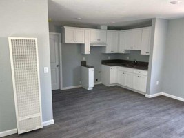 featured image of 923 1/2 W 75th St