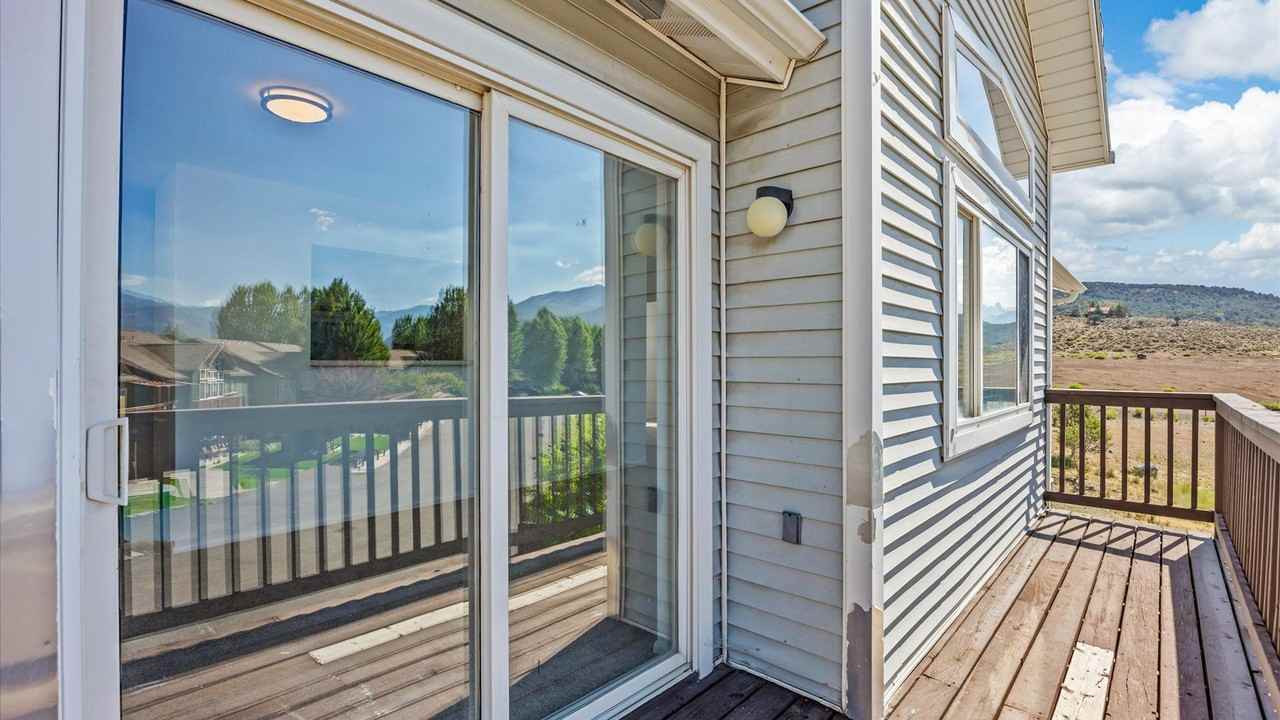 575 Redcliff Cir - Photo 4 of 10