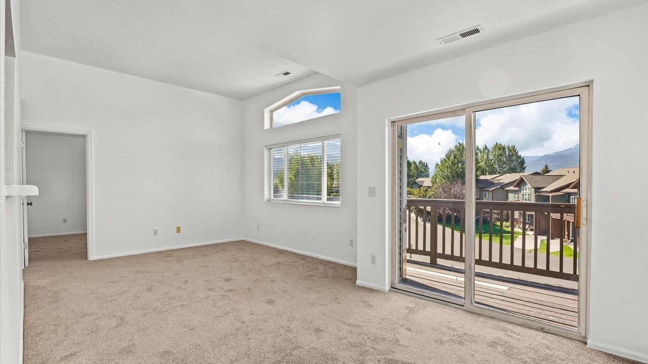 575 Redcliff Cir - Photo 5 of 10