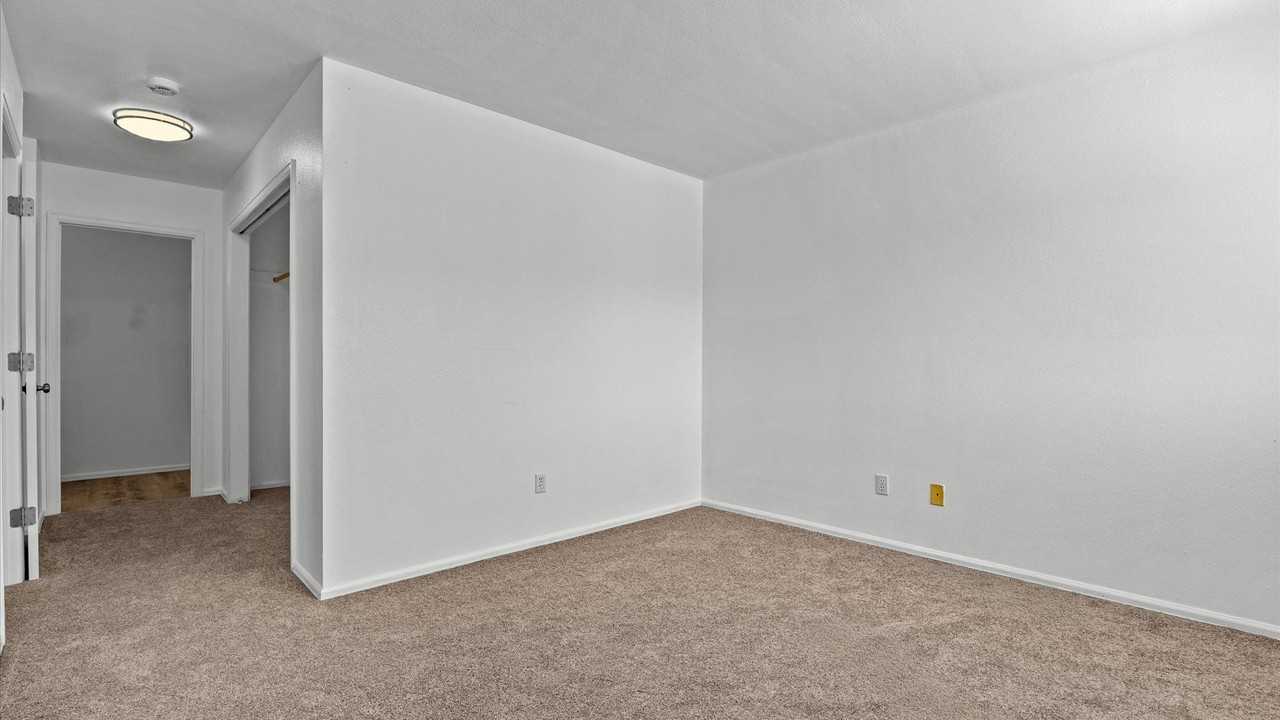 575 Redcliff Cir - Photo 6 of 10