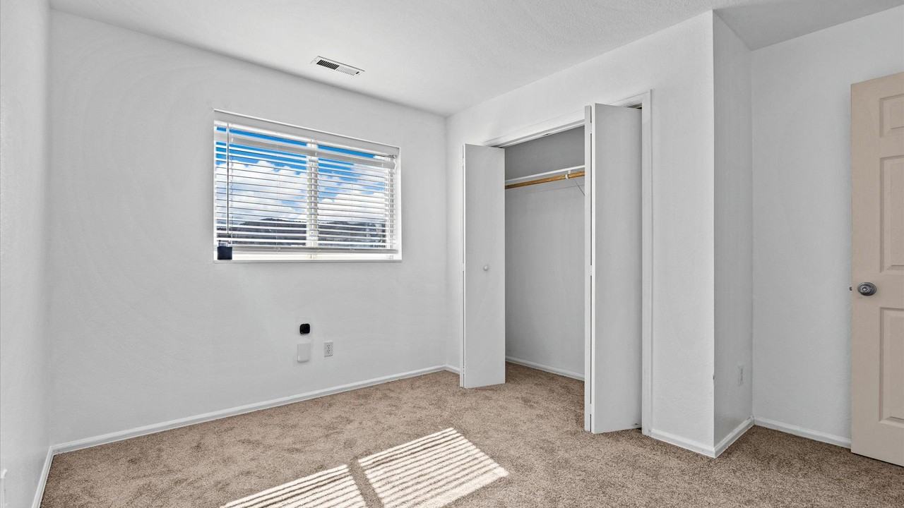 575 Redcliff Cir - Photo 7 of 10