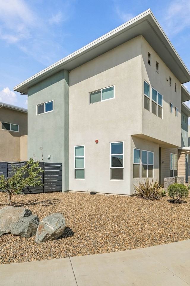 MOVE-IN NOW & RECEIVE NOVEMBER RENT FOR FREE! - Photo 2 of 50