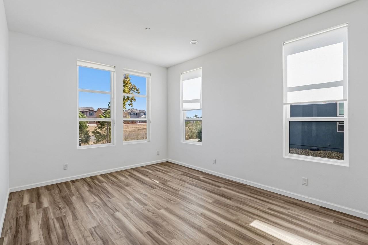 MOVE-IN NOW & RECEIVE NOVEMBER RENT FOR FREE! - Photo 6 of 50