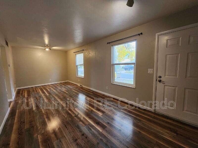 10752 Lewis Cir - Photo 2 of 22