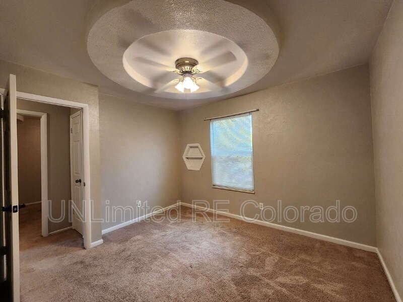 10752 Lewis Cir - Photo 4 of 22
