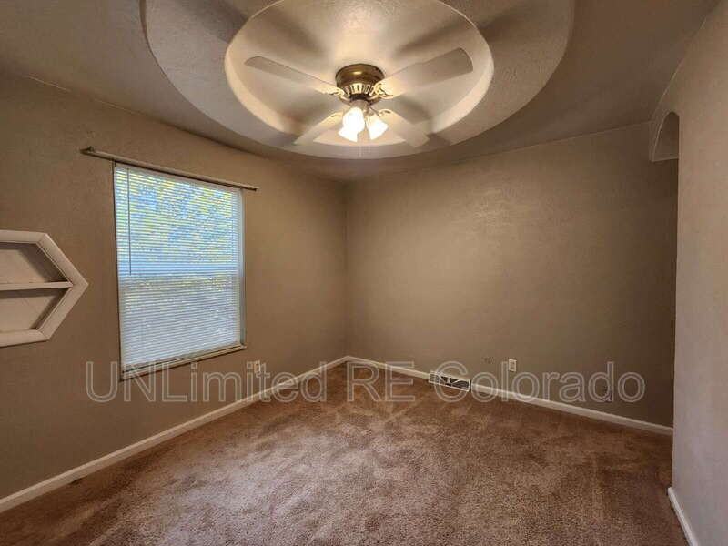 10752 Lewis Cir - Photo 5 of 22