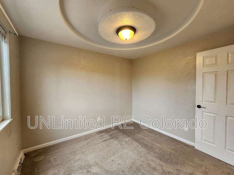 10752 Lewis Cir - Photo 7 of 22