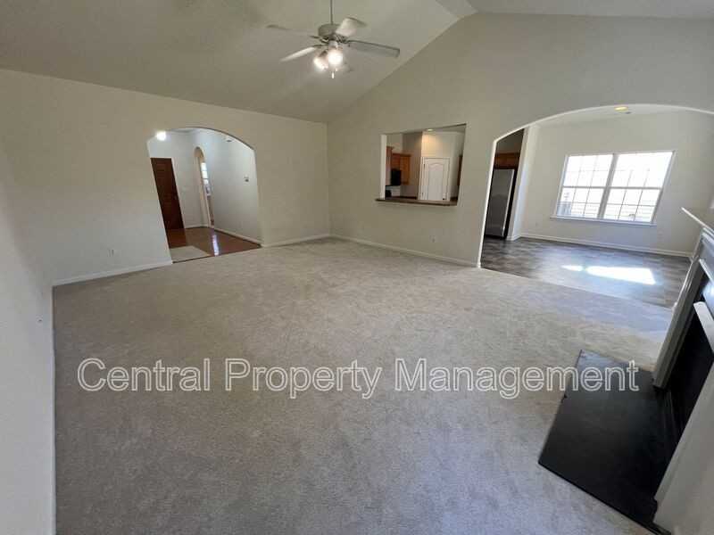 437 Melbourne Ln - Photo 4 of 16